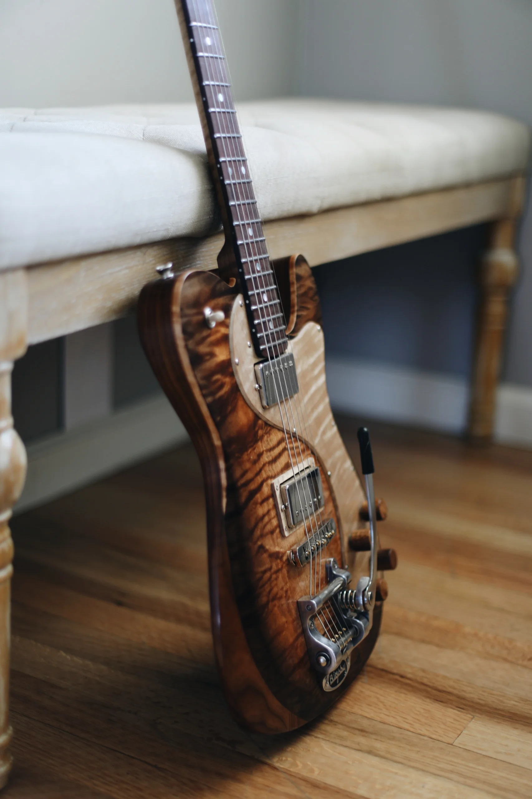 Clarus | Honey Burst — detail
